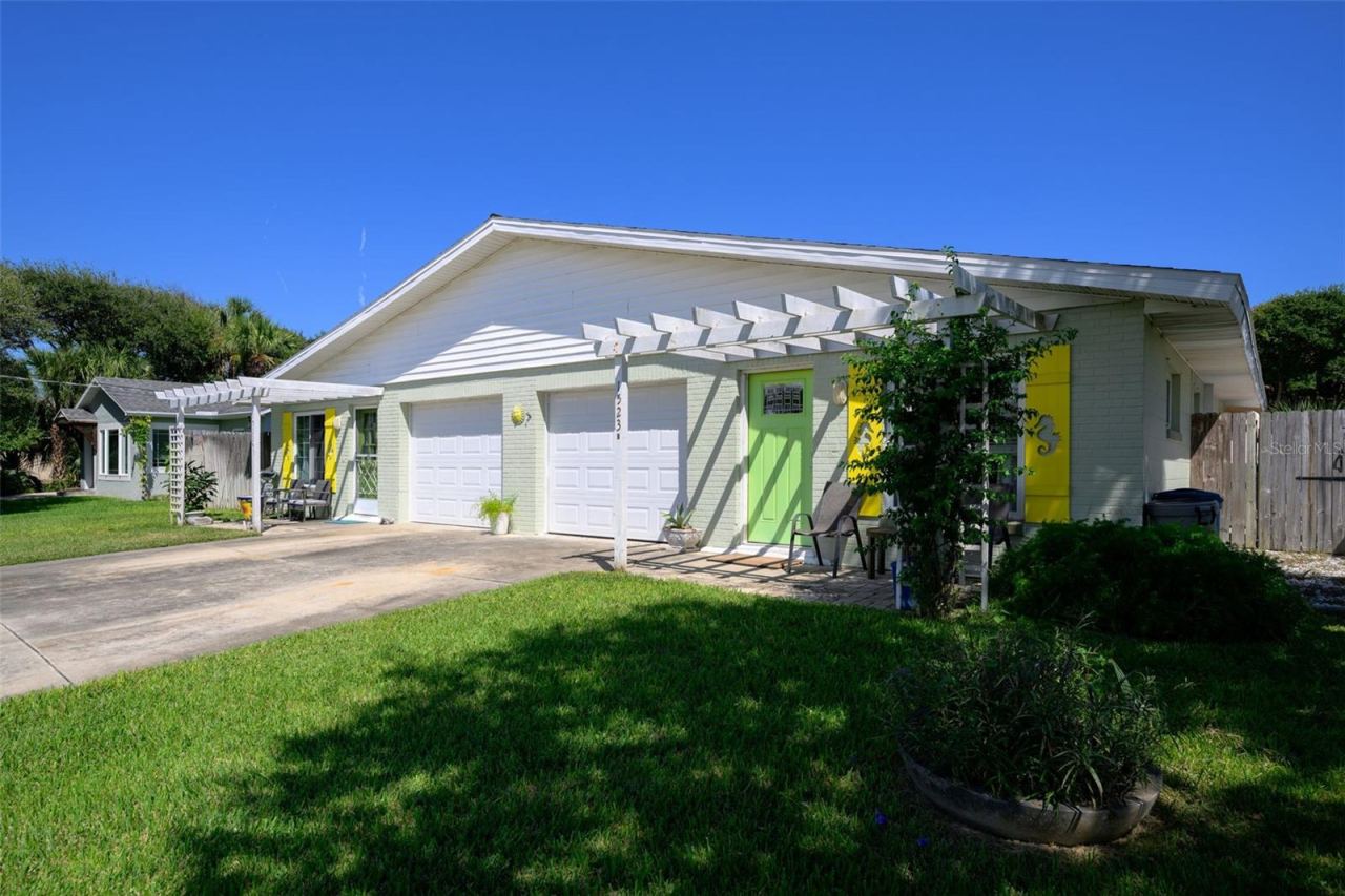 Photo 2 of 1523 S Daytona Ave, Flagler Beach, FL 32136