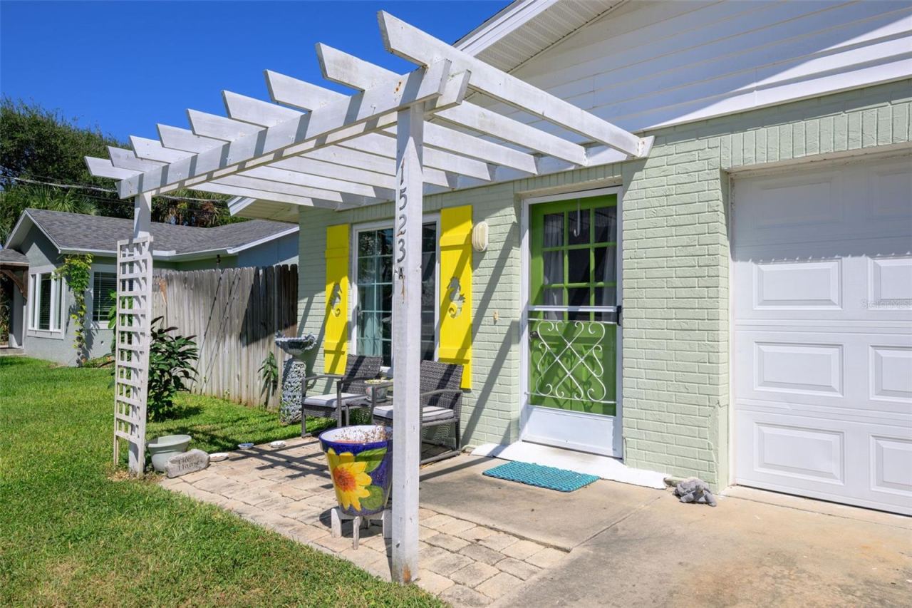 Photo 4 of 1523 S Daytona Ave, Flagler Beach, FL 32136