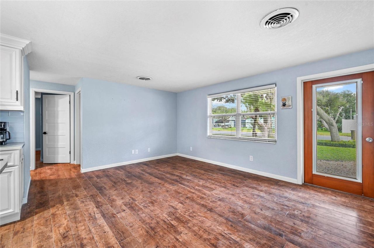 Photo 2 of 511 Evergreen St, New Smyrna Beach, FL 32169