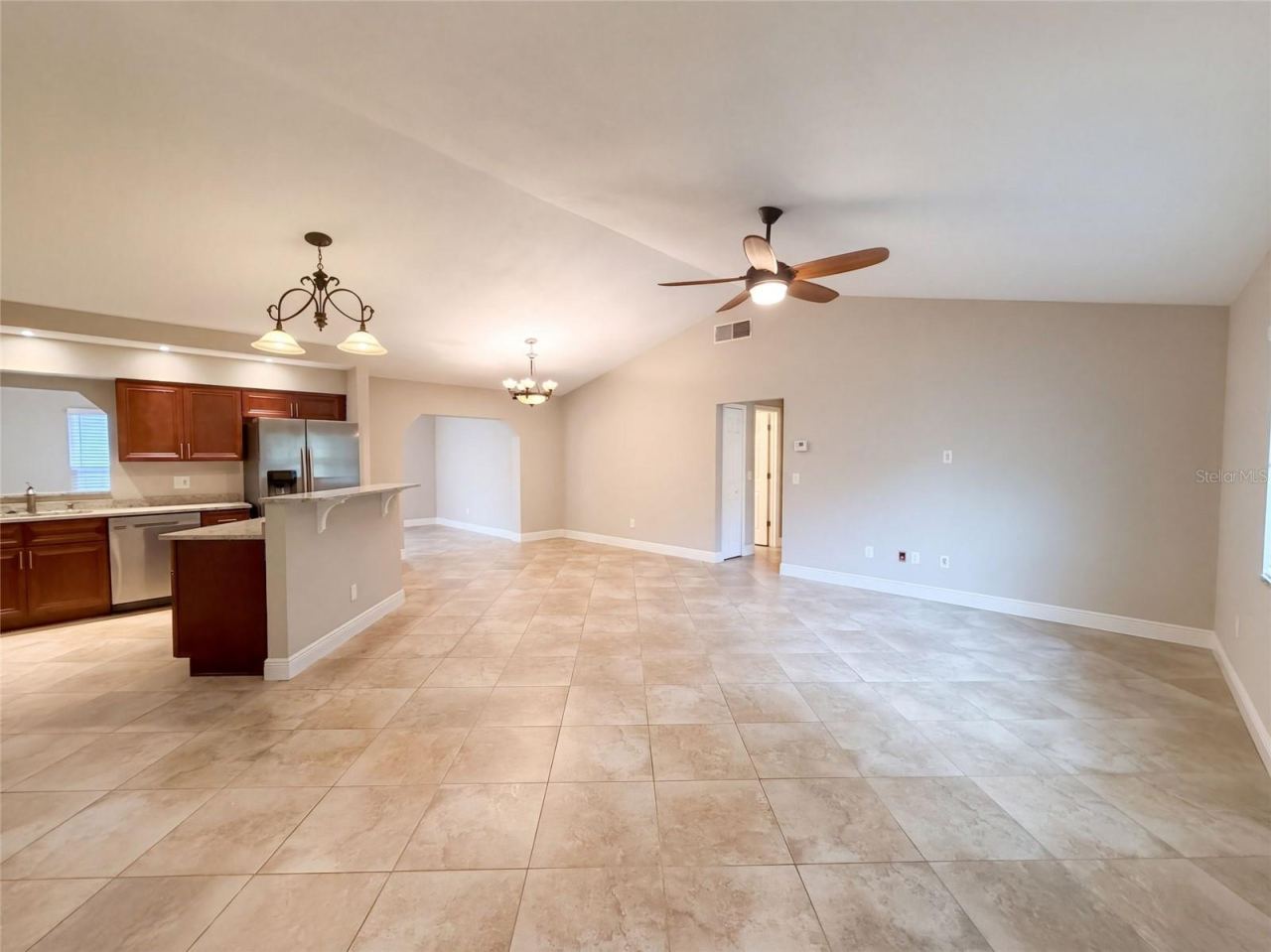 Photo 3 of 881 Vicksburg St, Deltona, FL 32725