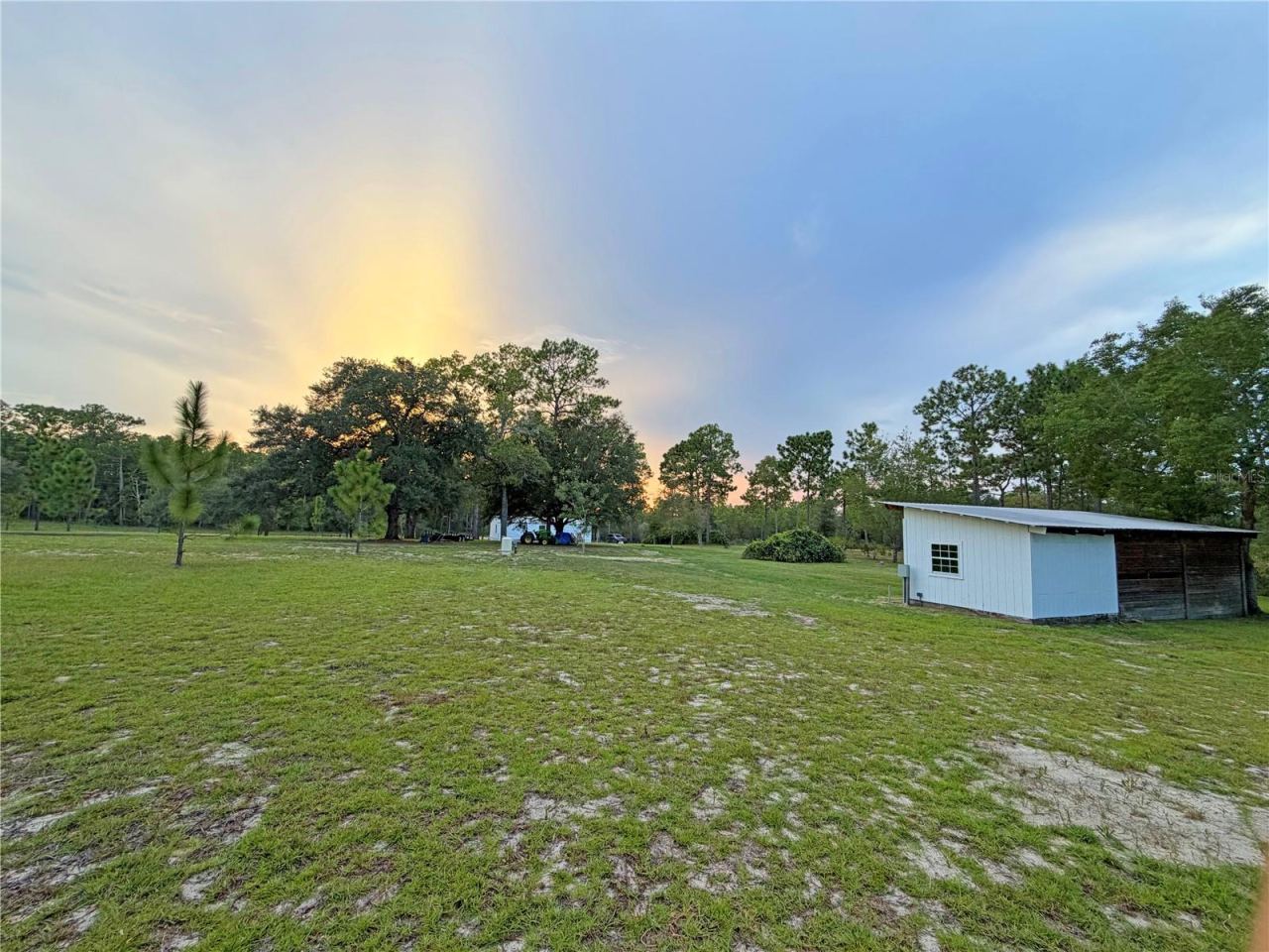 Photo 2 of 104 Doe Trl, Hawthorne, FL 32640