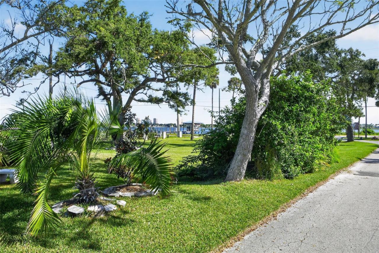Photo 2 of 103 Park Cir, Holly Hill, FL 32117