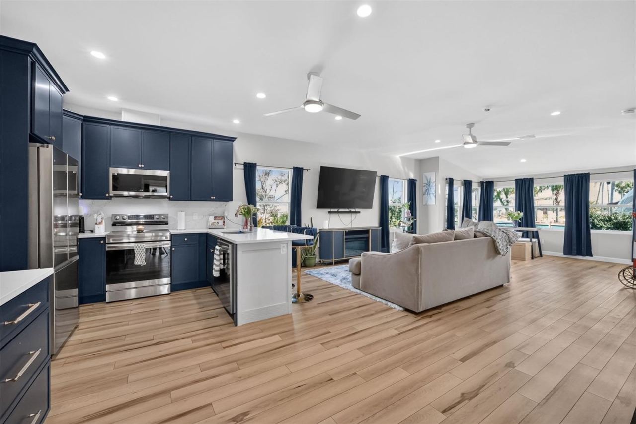 Photo 3 of 103 Park Cir, Holly Hill, FL 32117