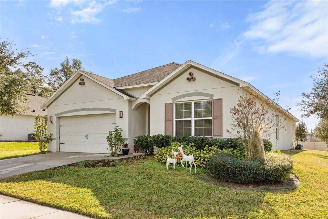Photo 2 of 201 Wood Hollow Rd, Deland, FL 32724
