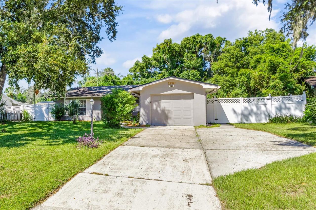 Photo 3 of 1270 E Fowler Dr, Deltona, FL 32725