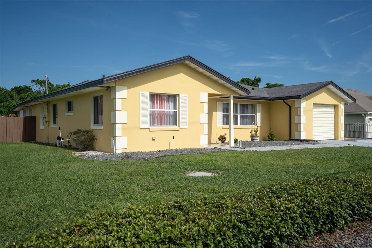 Photo 2 of 2178 India Blvd, Deltona, FL 32738
