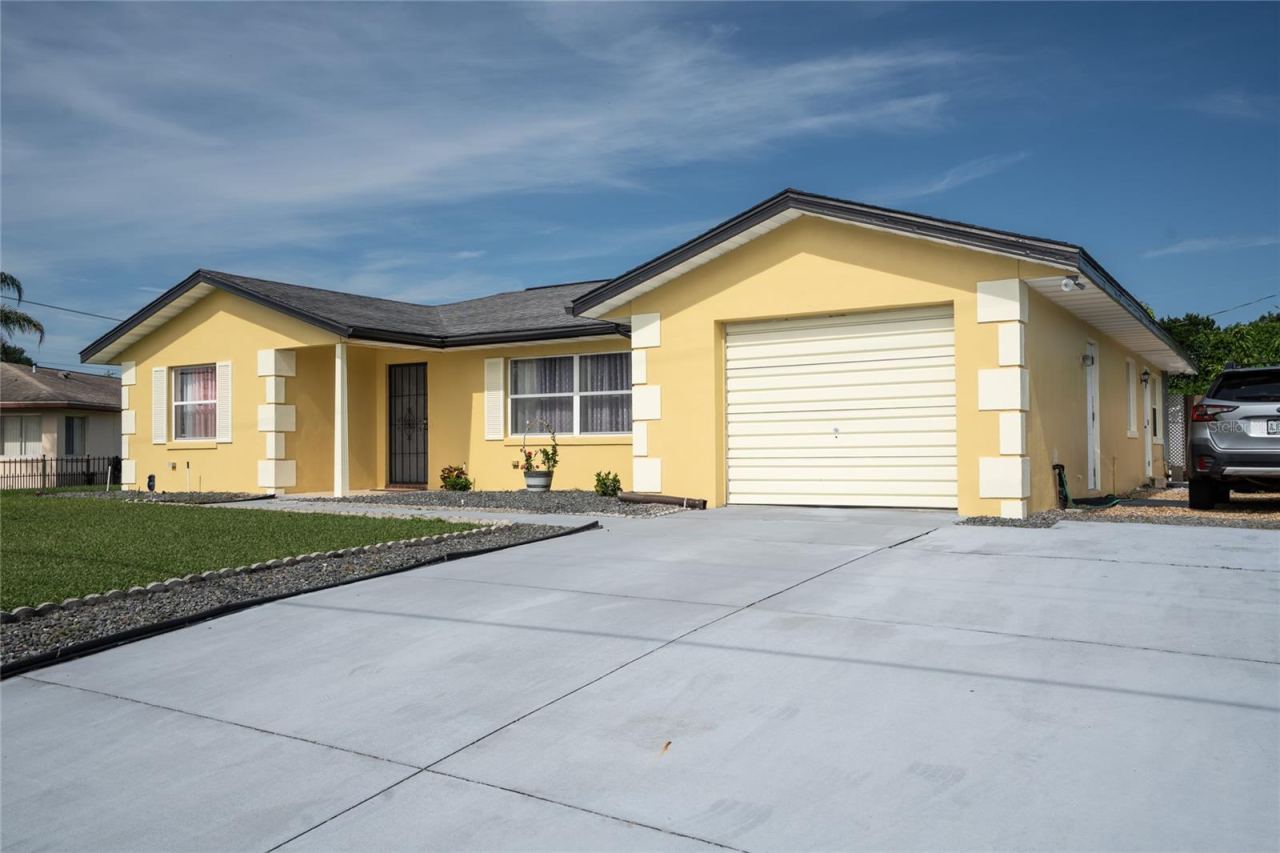Photo 3 of 2178 India Blvd, Deltona, FL 32738