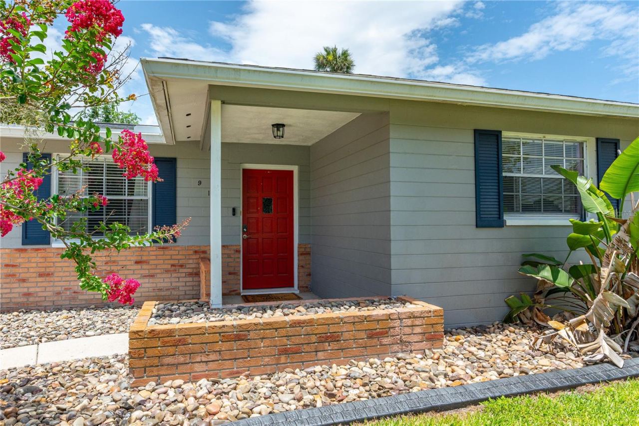 Photo 3 of 918 Wells Dr, South Daytona, FL 32119