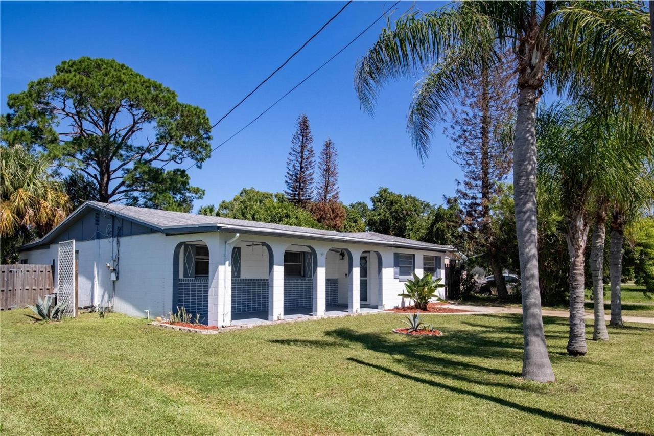 Photo 2 of 141 W Connecticut Ave, Edgewater, FL 32132