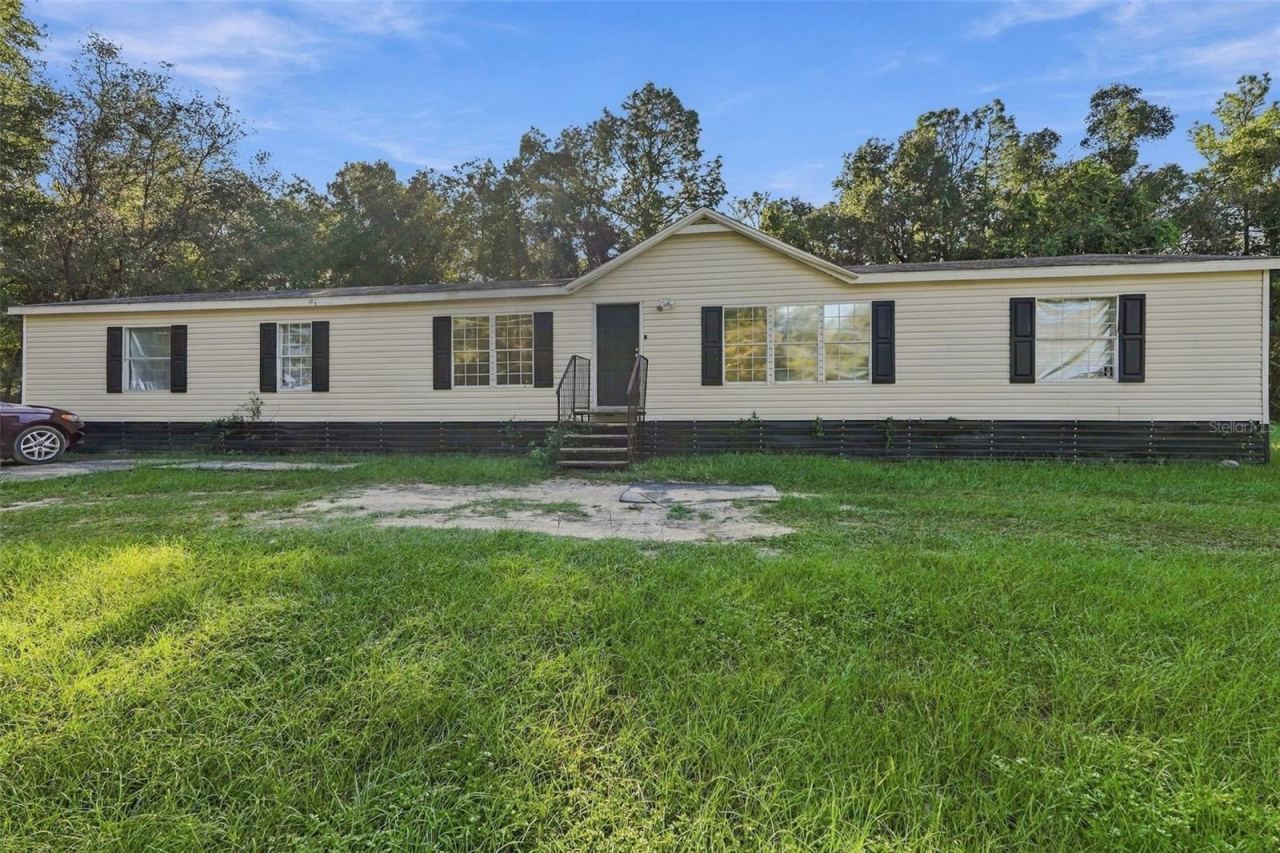 Photo 2 of 254 Se 7th Ave, Interlachen, FL 32148