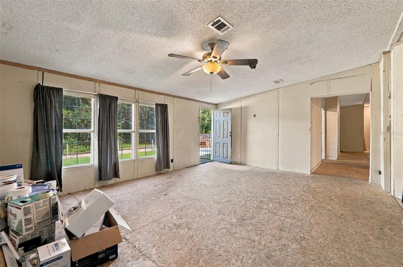 Photo 3 of 254 Se 7th Ave, Interlachen, FL 32148