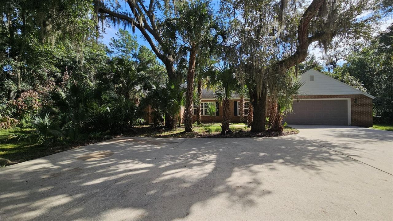 Photo 2 of 6217 Shoreline Dr, Port Orange, FL 32127