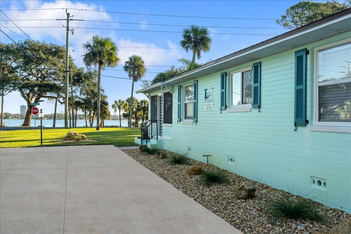 1146 Riverside Dr, Daytona Beach
