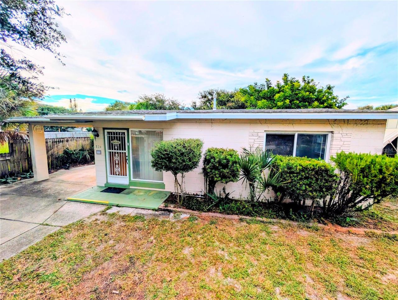 Photo 2 of 824 E 9th Ave, New Smyrna Beach, FL 32169