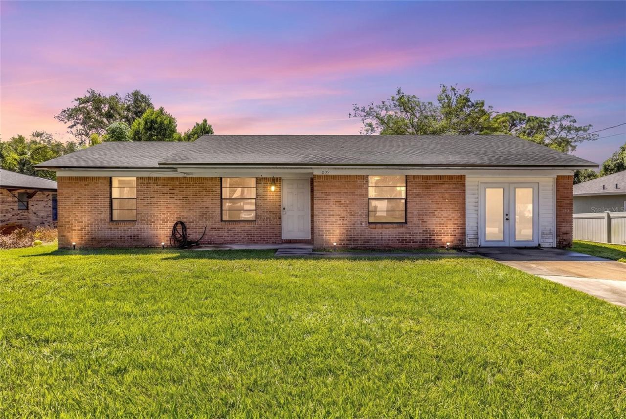 209 Delespine Dr, Debary