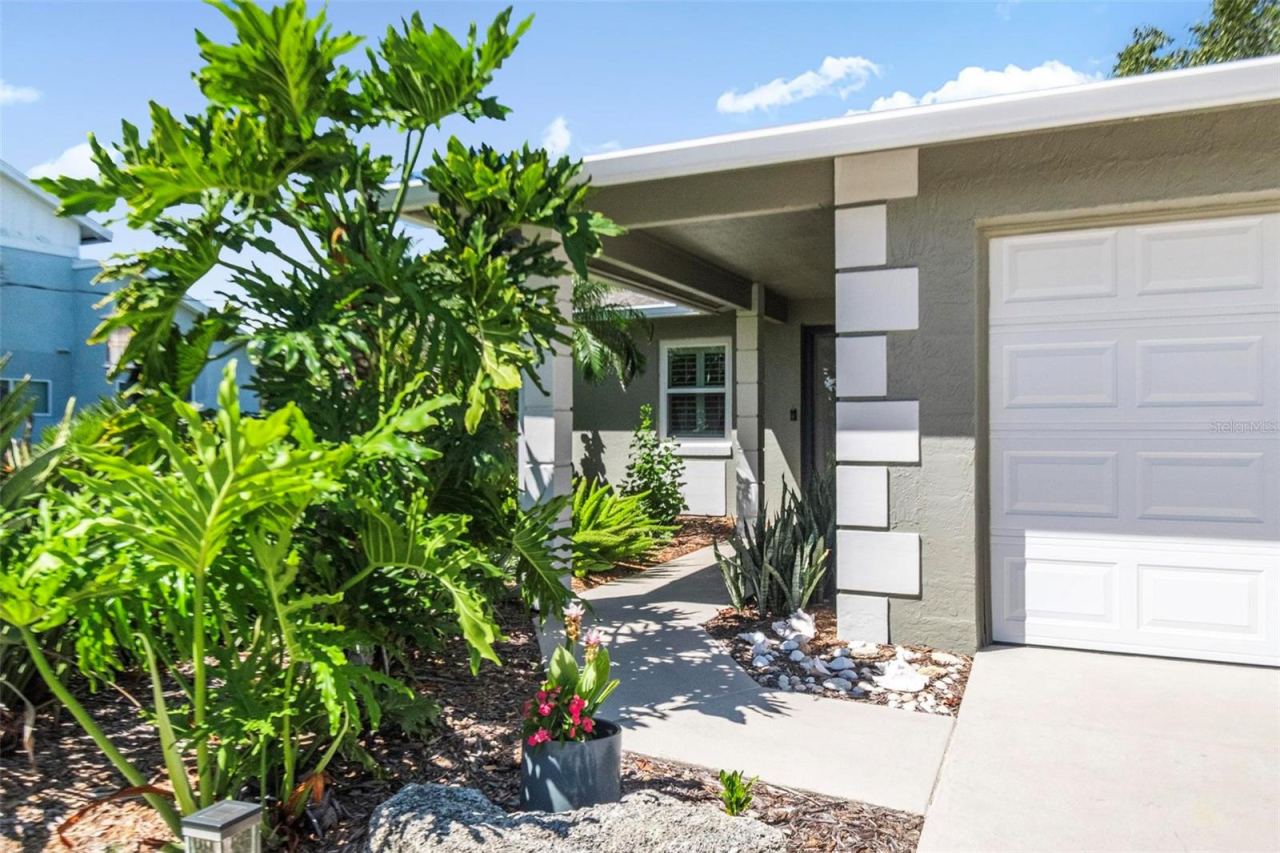 Photo 4 of 8 Fleming Ct, Palm Coast, FL 32137