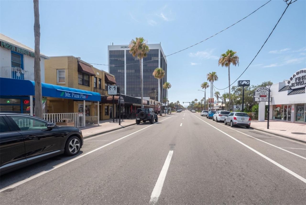 530 Seabreeze Blvd, Daytona Beach, FL 32118
