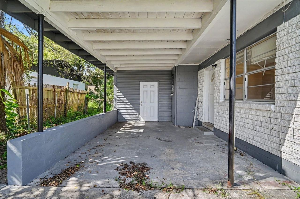 Photo 2 of 508 S Caroline St, Daytona Beach, FL 32114