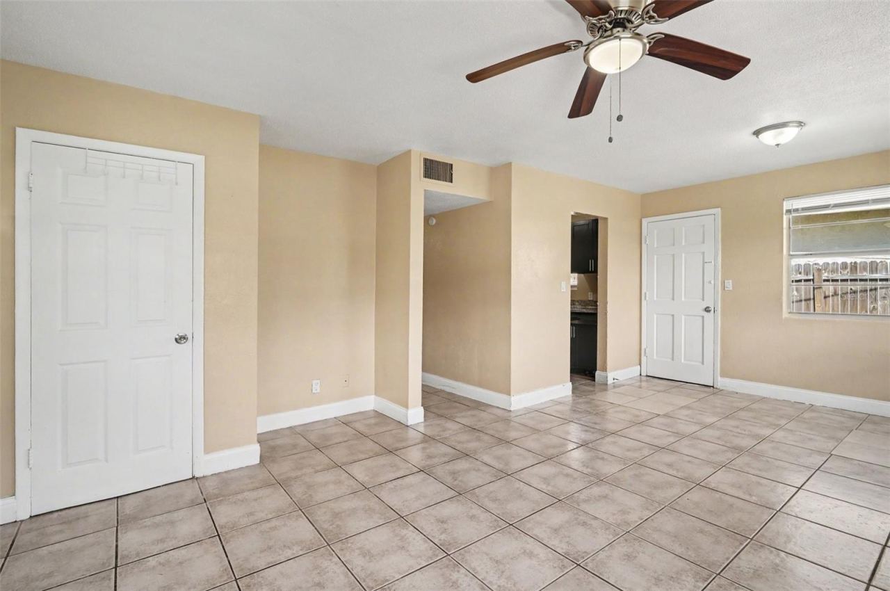 Photo 3 of 508 S Caroline St, Daytona Beach, FL 32114