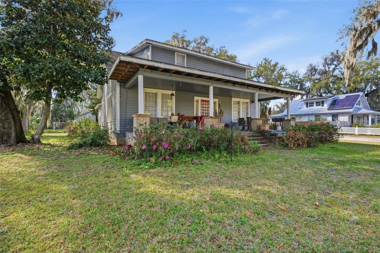 Photo 2 of 420 Pine St, Crescent City, FL 32112