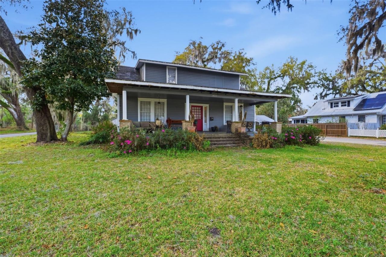 Photo 3 of 420 Pine St, Crescent City, FL 32112