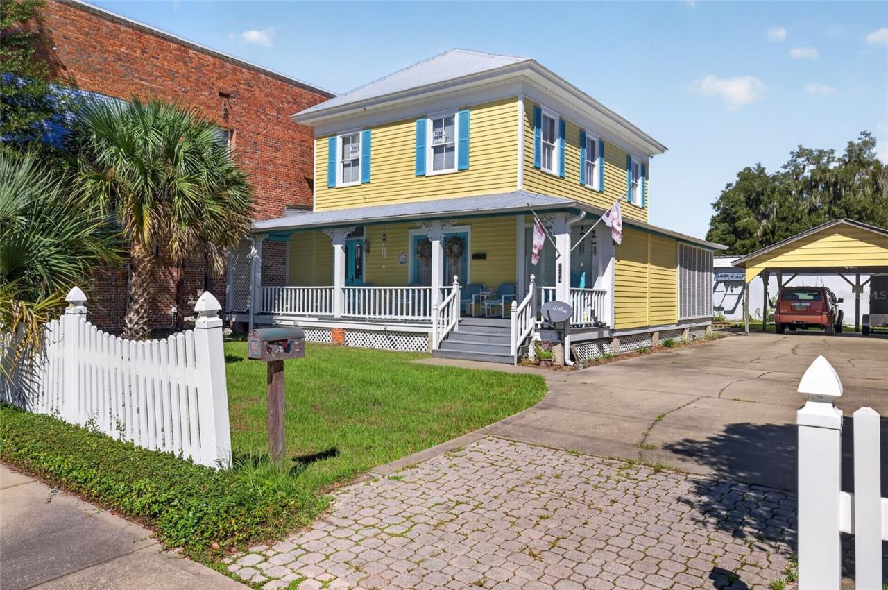 Photo 2 of 334 Central, Crescent City, FL 32112