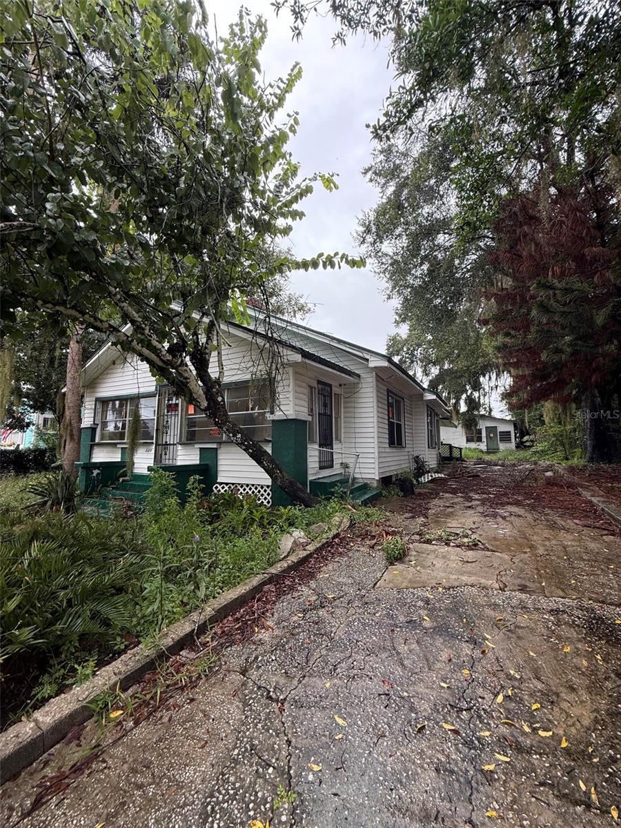 Photo 2 of 335 W Wisconsin Ave, Deland, FL 32720
