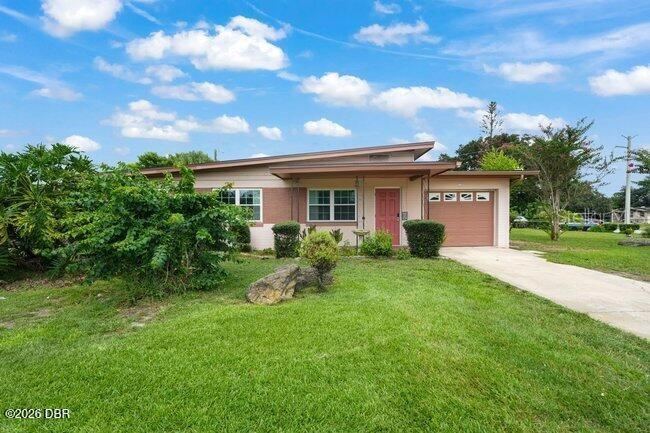 1002 Thunderbird Dr, Daytona Beach