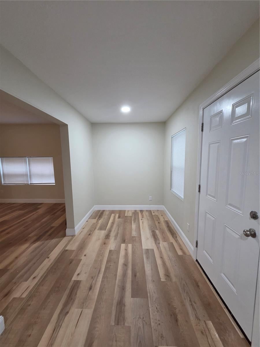 Photo 3 of 936 Lake Argenta Dr, Crescent City, FL 32112