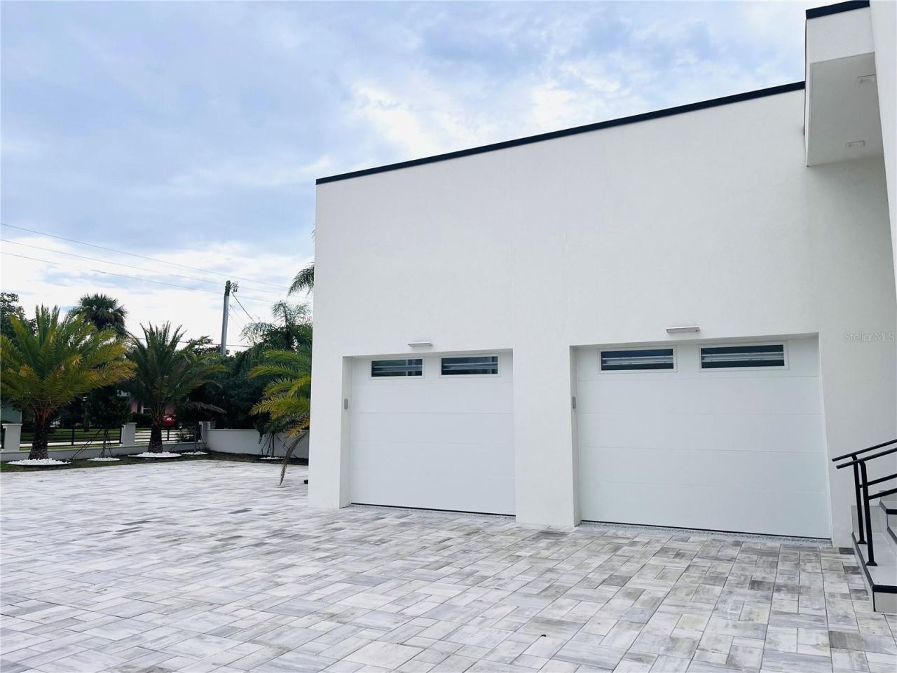 Photo 2 of 2115 N Halifax Ave, Daytona Beach, FL 32118