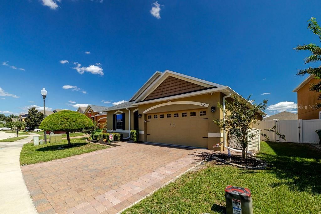 Photo 2 of 252 Sherri Lee Ln, Deland, FL 32720