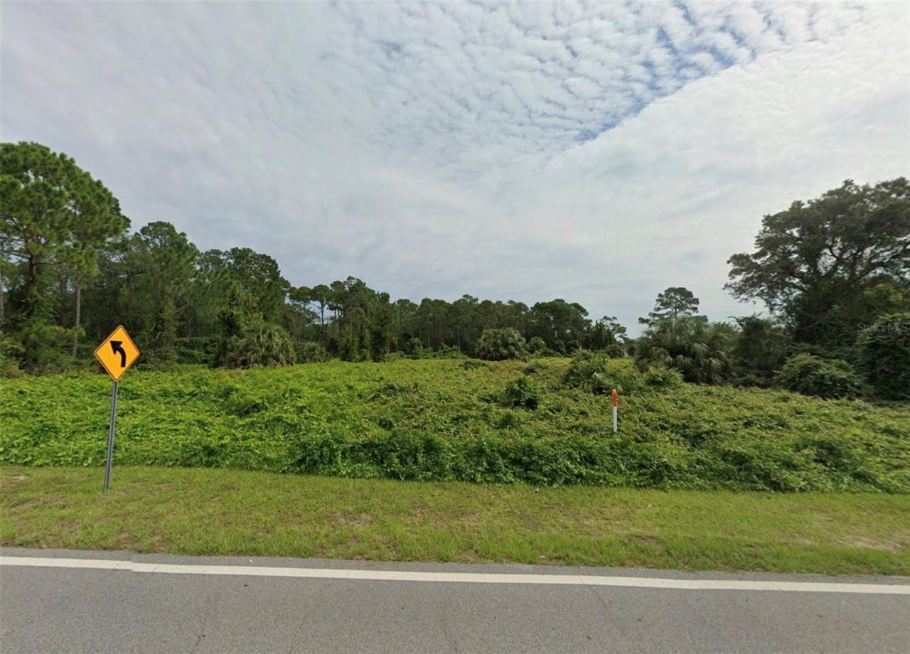 Photo 2 of 2700 Captain Dr, Deltona, FL 32738