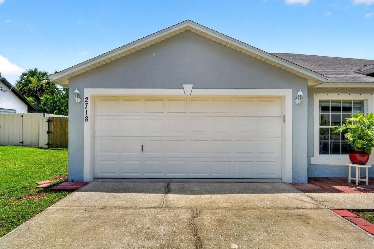 Photo 2 of 2718 Tamarind Dr, Edgewater, FL 32141