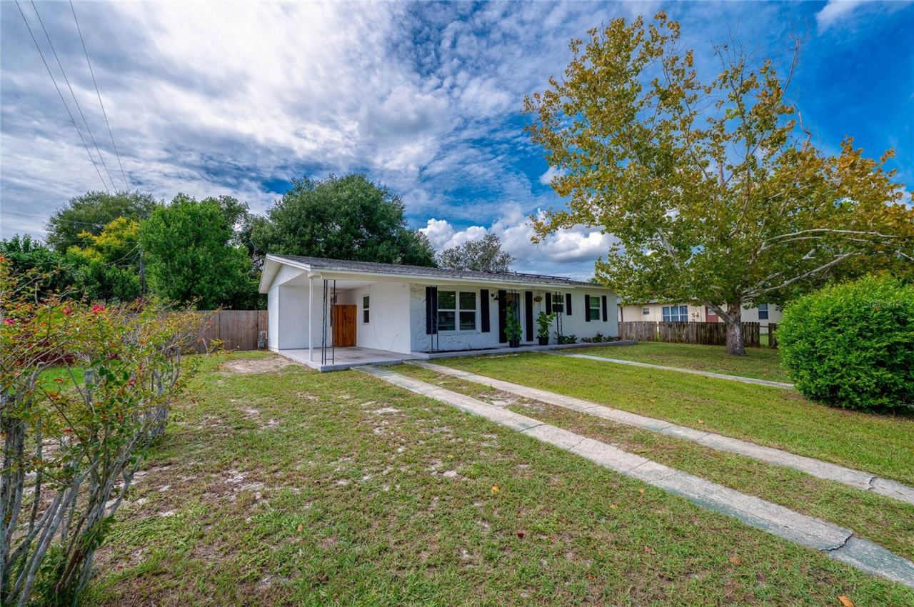 Photo 2 of 605 E Normandy Blvd, Deltona, FL 32725