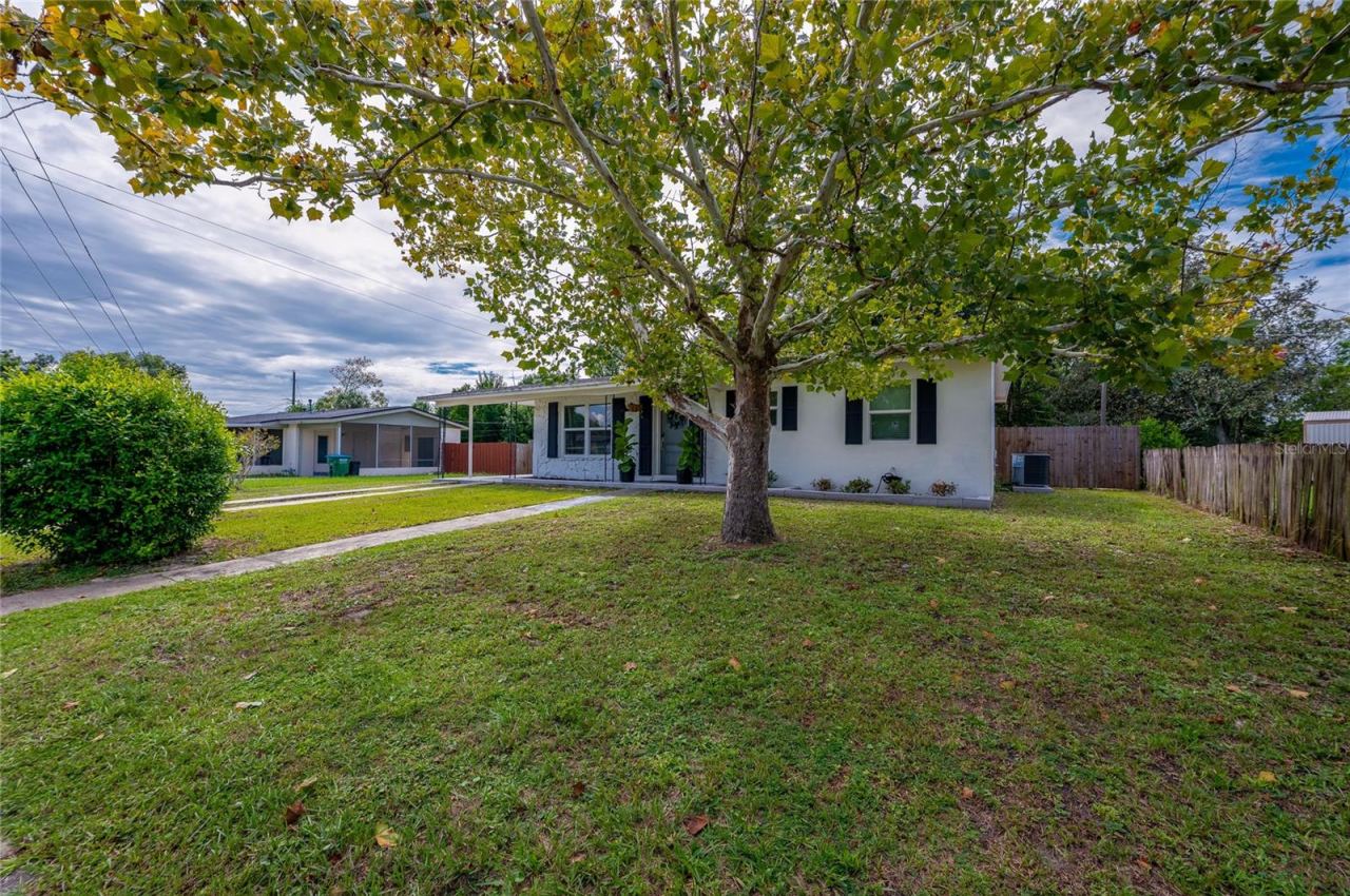 Photo 3 of 605 E Normandy Blvd, Deltona, FL 32725