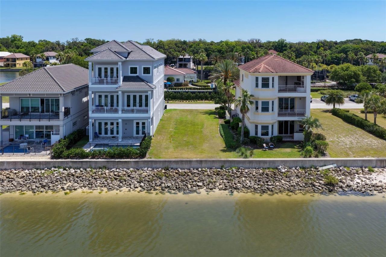 226 Yacht Harbor Dr, Palm Coast