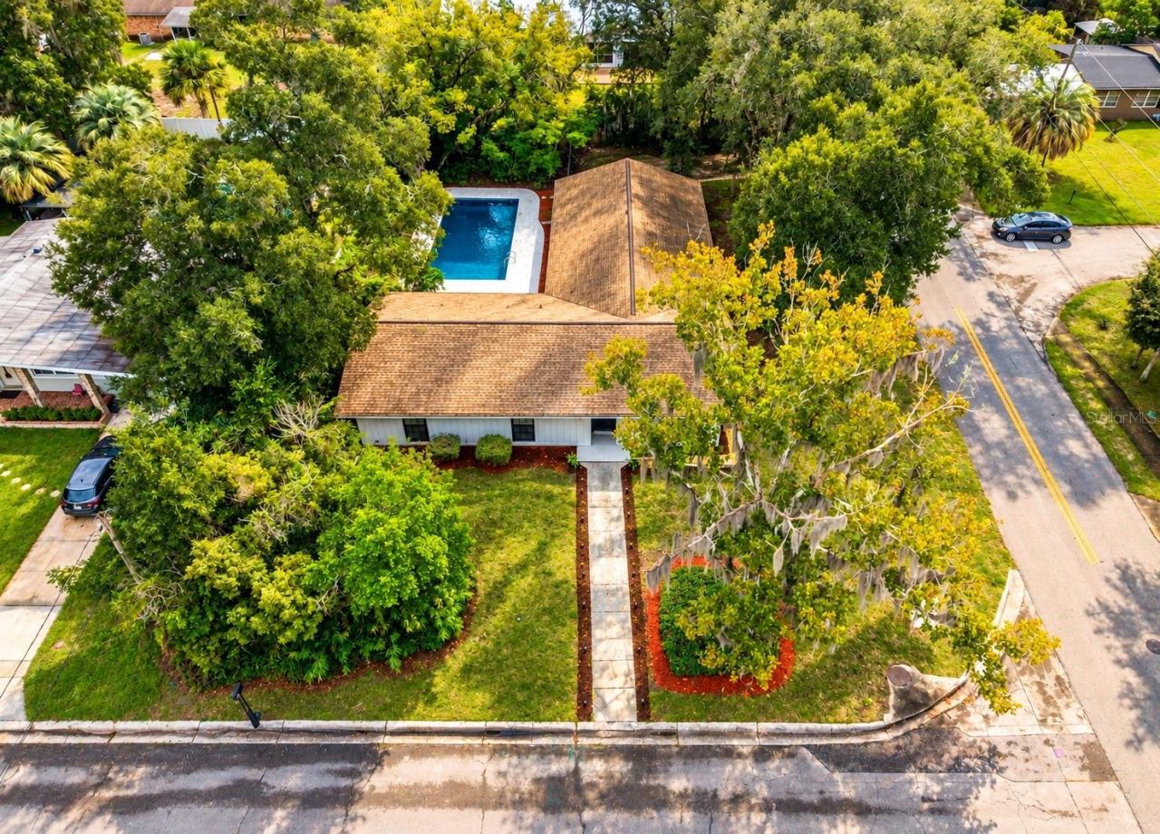 Photo 3 of 501 Camelia Ln, Deland, FL 32724
