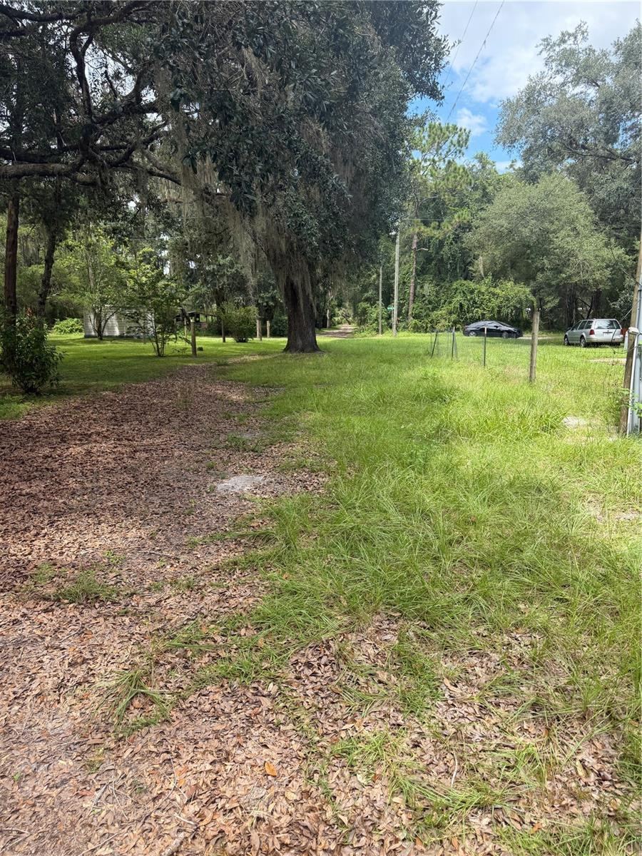 Photo 2 of 204 Johntry Rd, Hawthorne, FL 32640