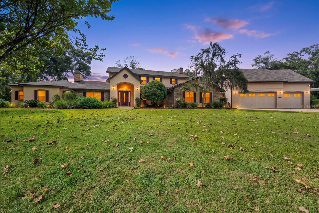 Photo 2 of 2150 W Dale Cir, Deland, FL 32720