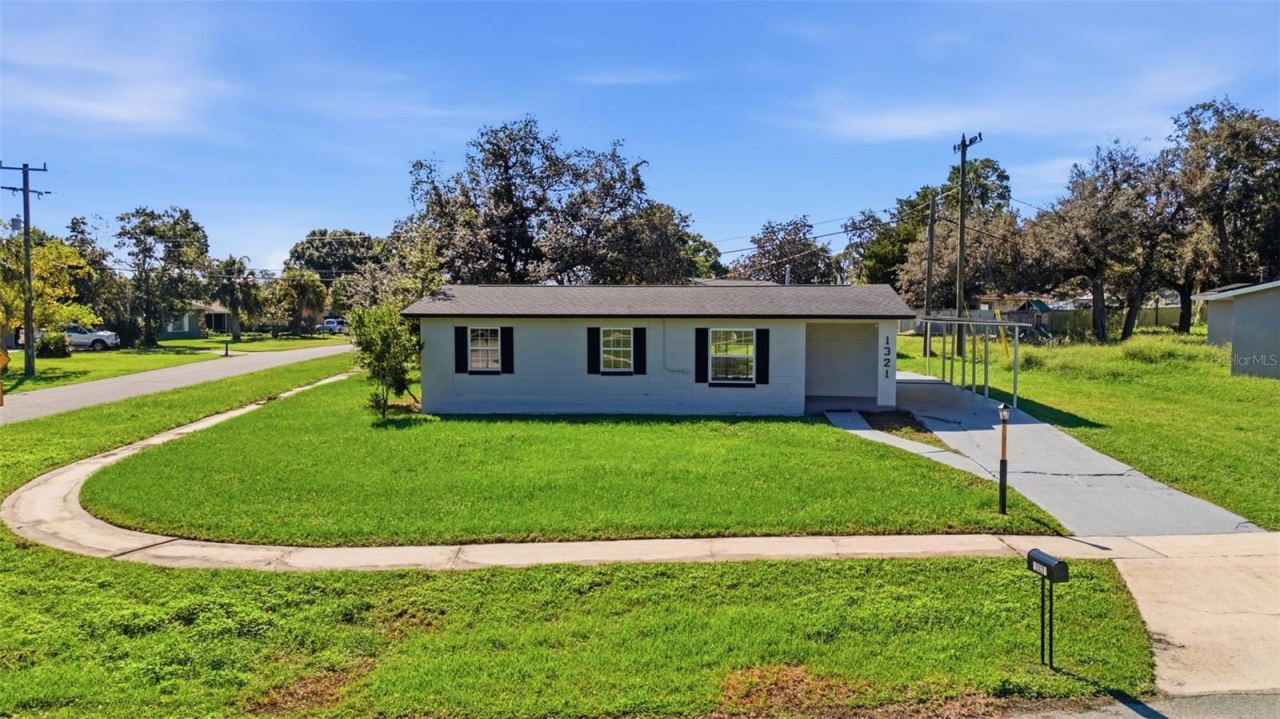 Photo 2 of 1321 Fountainhead Dr, Deltona, FL 32725
