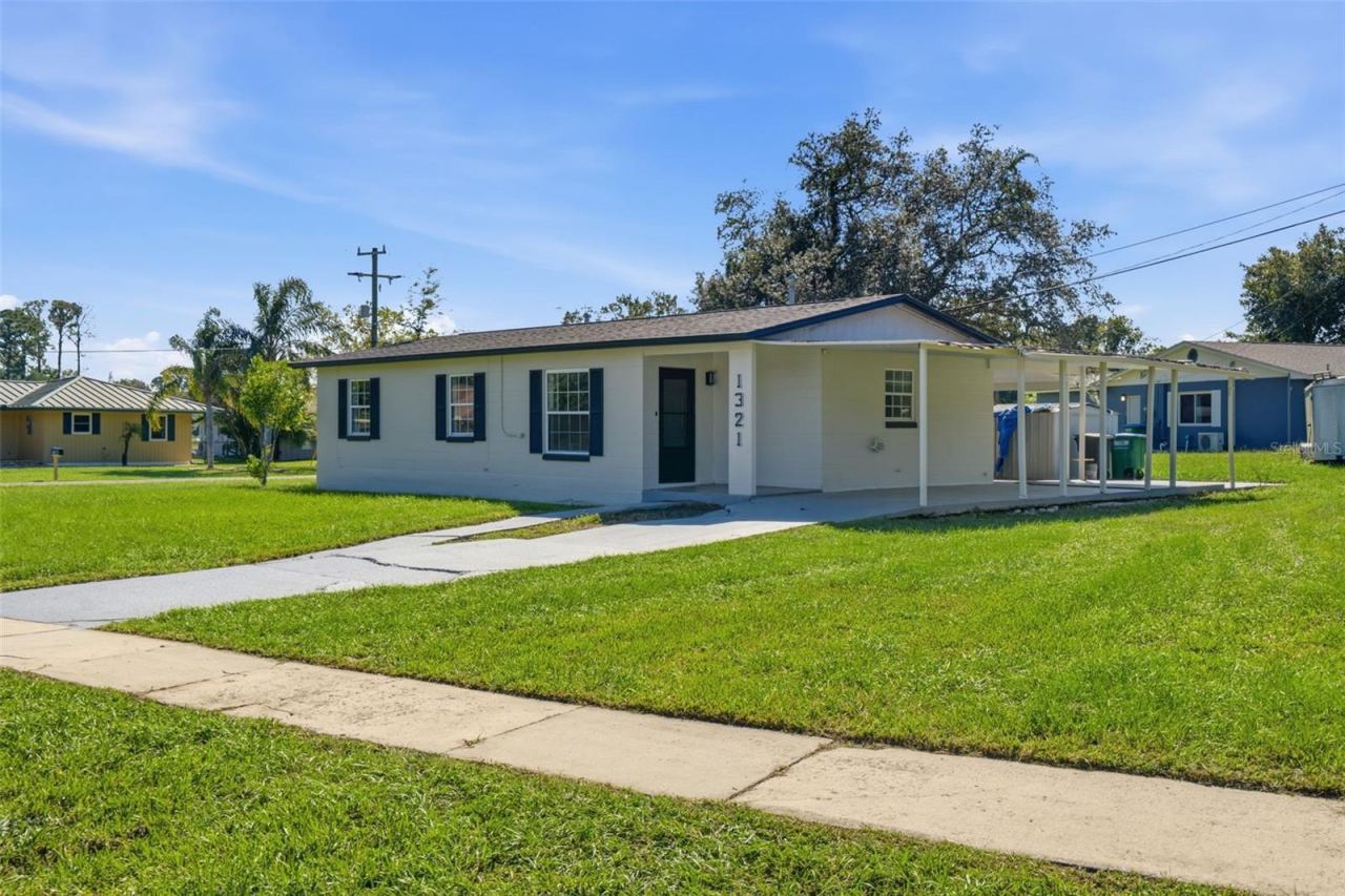 Photo 3 of 1321 Fountainhead Dr, Deltona, FL 32725