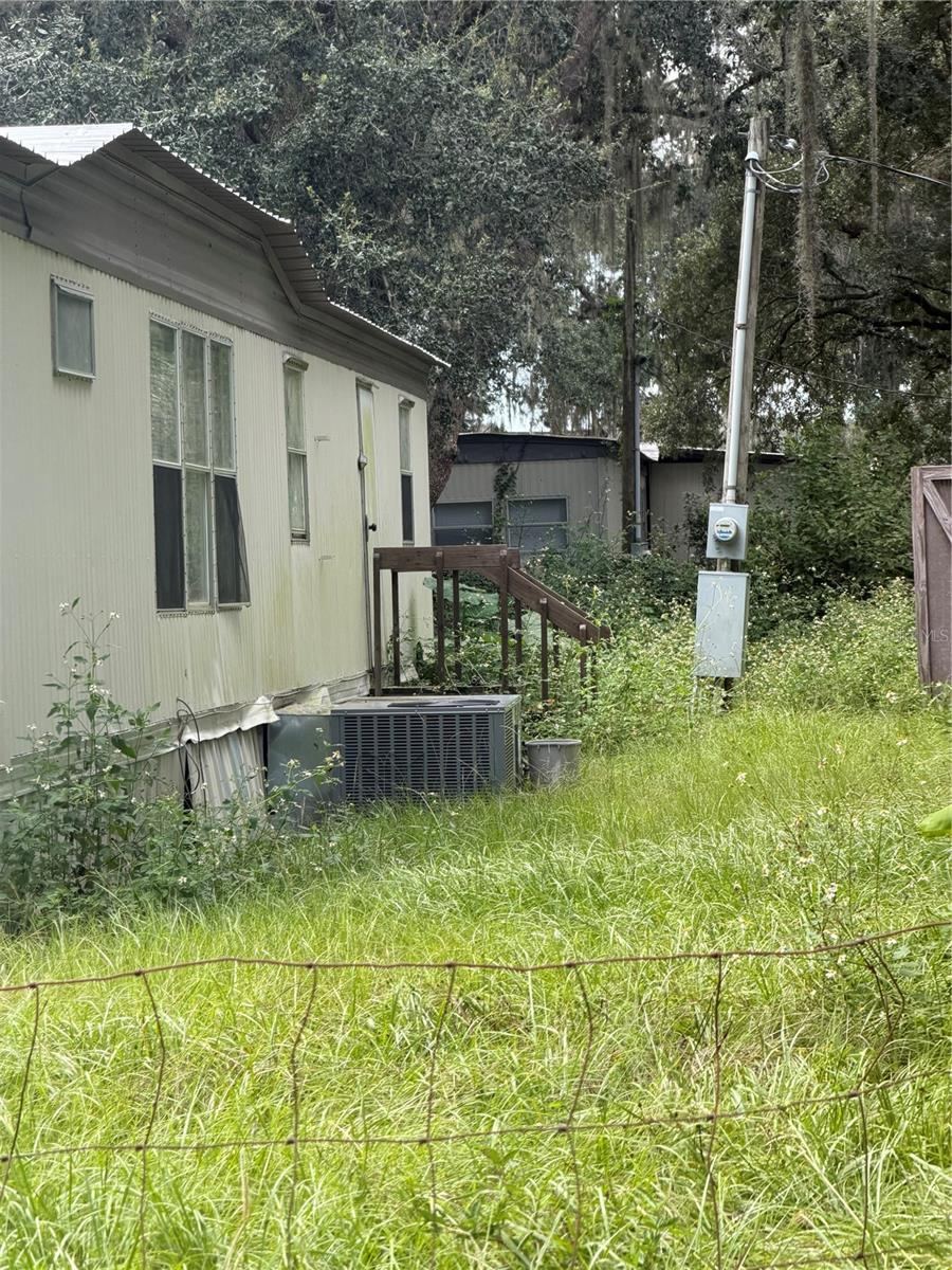 Photo 3 of 205 Little Star Rd, Hawthorne, FL 32640