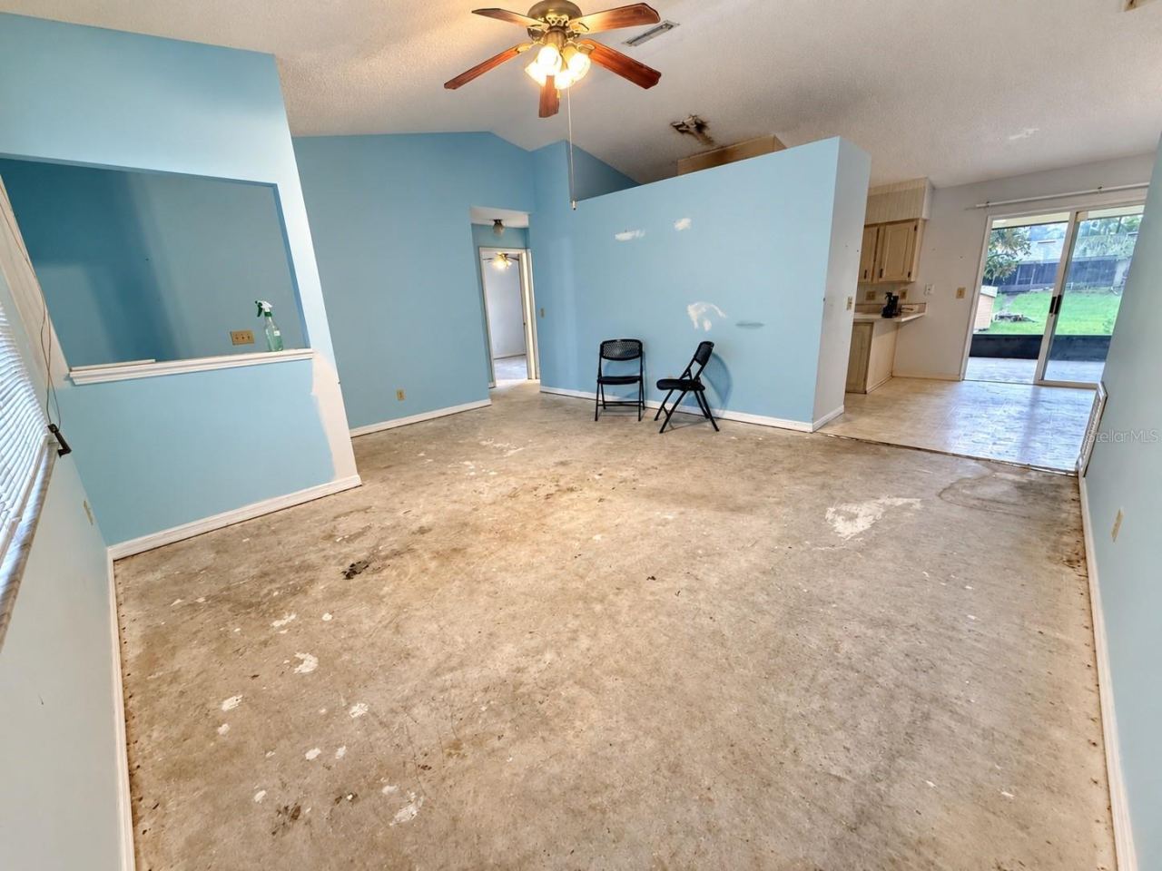 Photo 3 of 444 W Central Ave, Orange City, FL 32763
