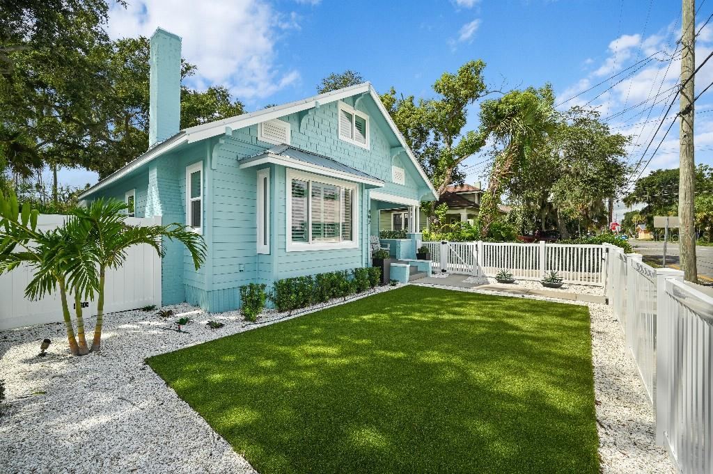 Photo 2 of 402 N Orange St, New Smyrna Beach, FL 32168