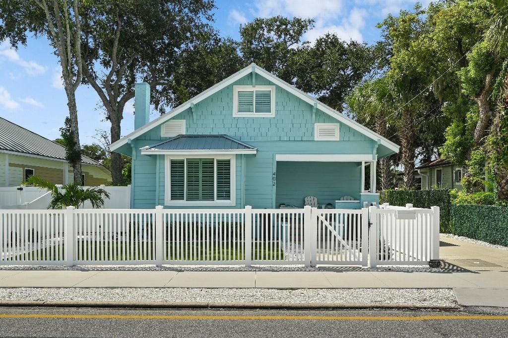 Photo 3 of 402 N Orange St, New Smyrna Beach, FL 32168