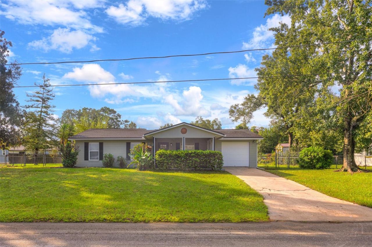 569 Sidney Dr, Lake Helen