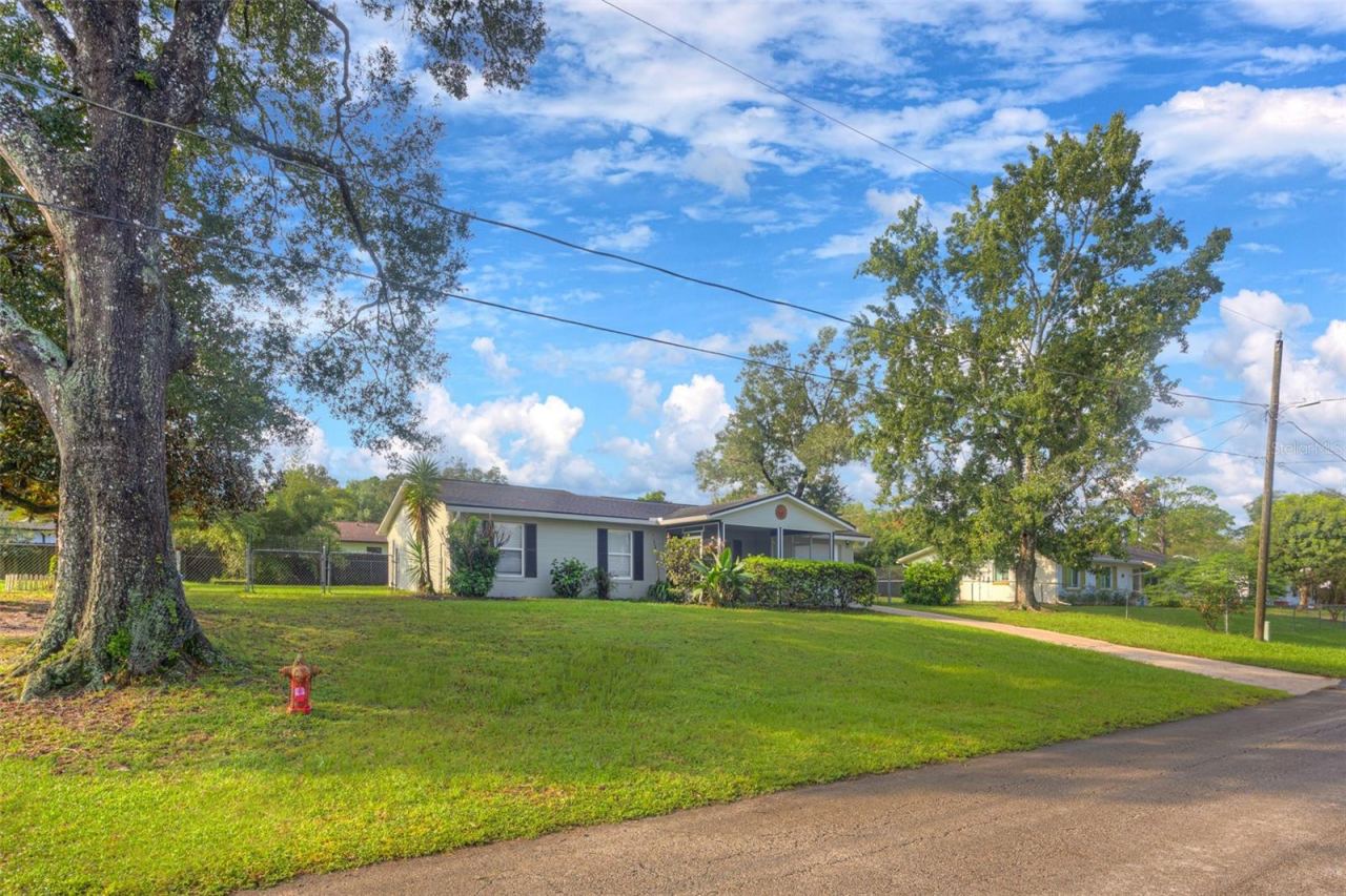 Photo 2 of 569 Sidney Dr, Lake Helen, FL 32744