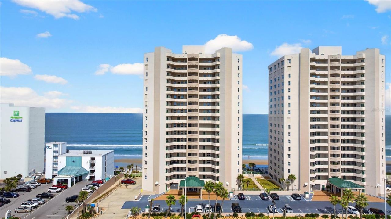 Photo 2 of 3311 S Atlantic Ave #302, Daytona Beach Shores, FL 32118