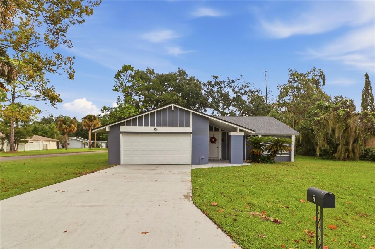 7 Carr Ln, Palm Coast, FL 32137