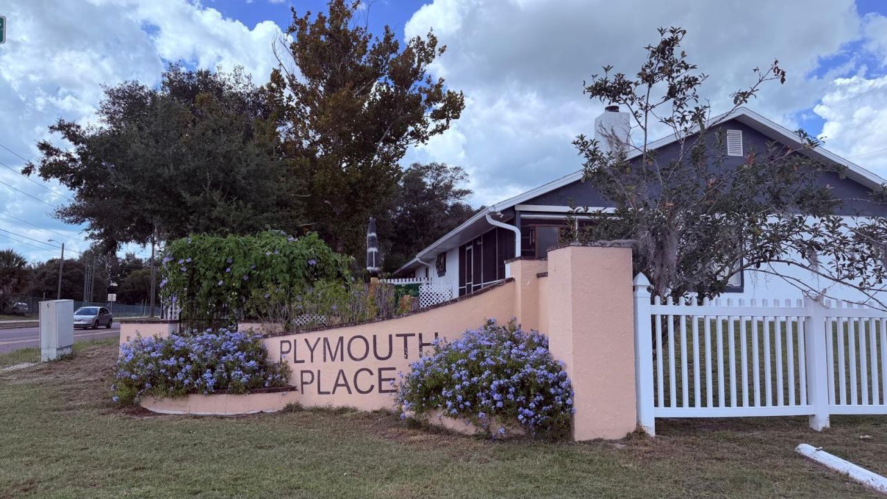 Photo 2 of 928 New Bedford Dr, Deland, FL 32724